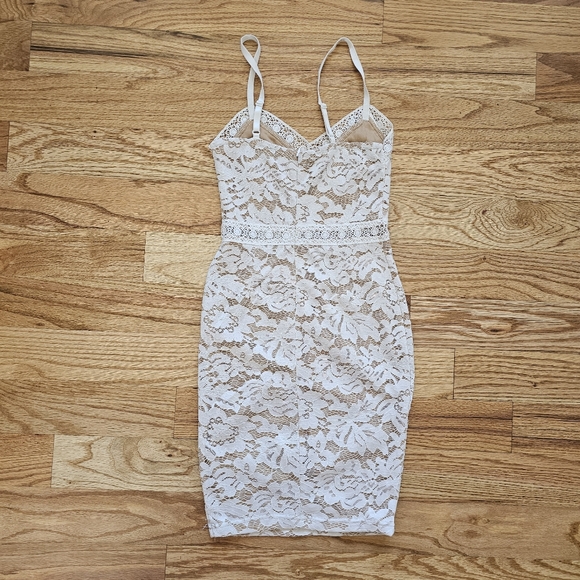 Pretty Little Thing Size 2 Lace Bodycon Mini Dress White and Beige Tank Floral - Picture 6 of 7